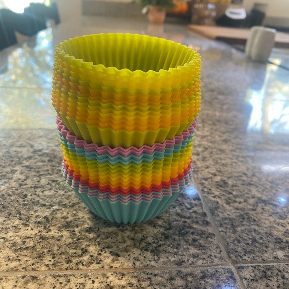Colorful‎ Silicone Regular Size Cupcake Liners 27 NWOT